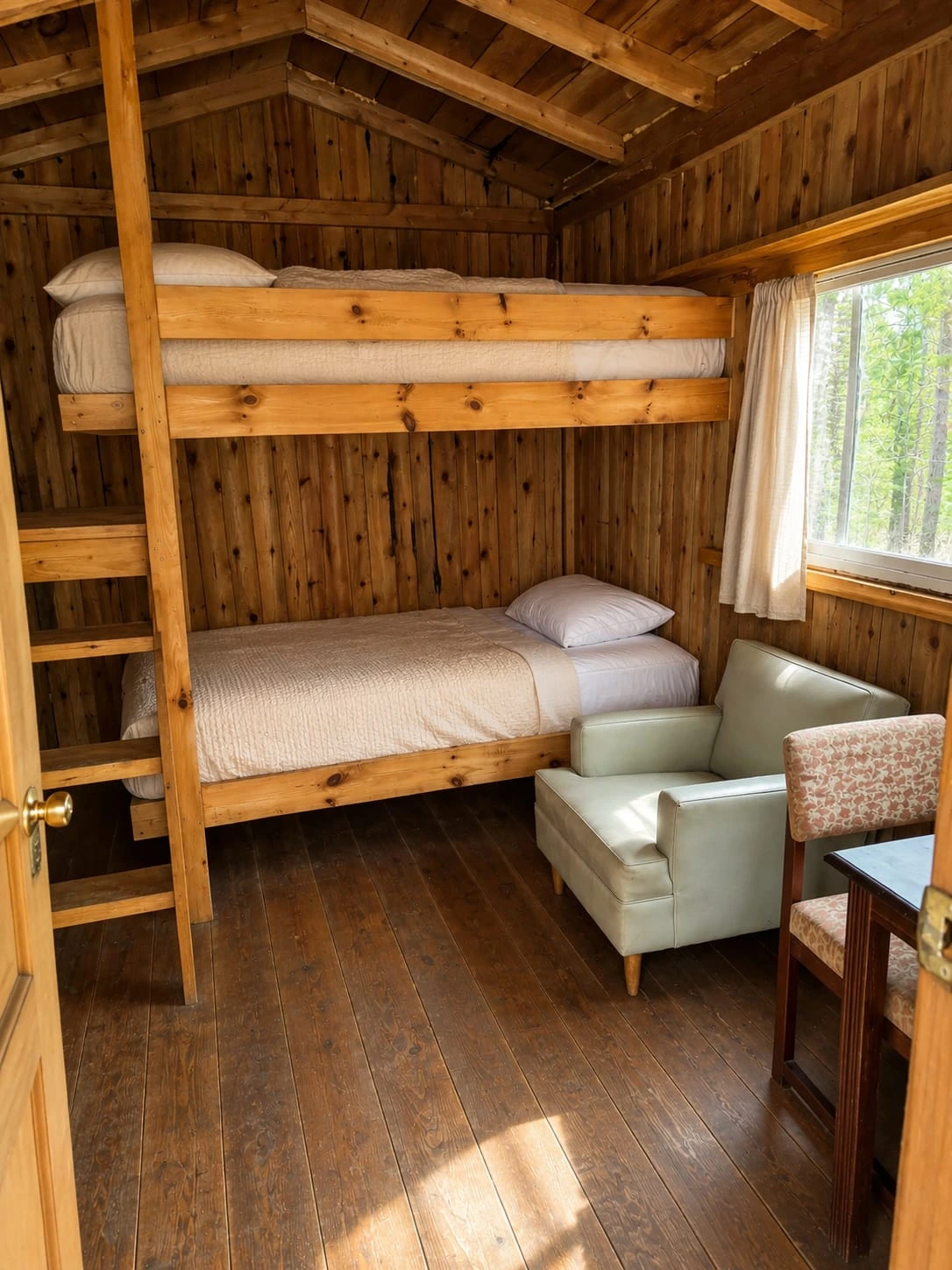 Pinecone Hideaway Cabin 1 photo 2